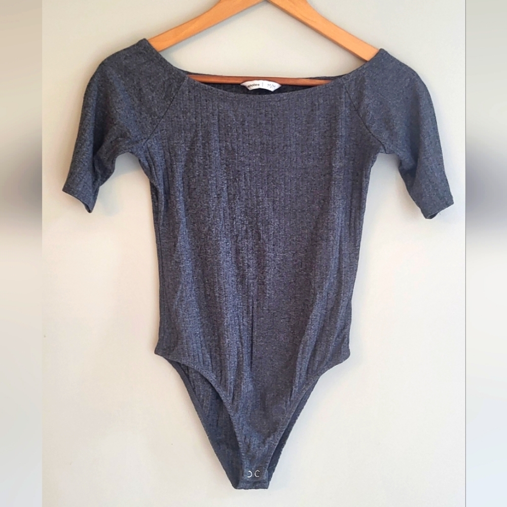 Bluenotes size medium gray bodysuit t-shirt